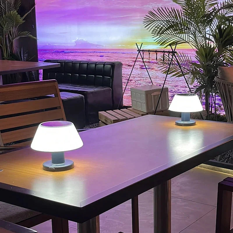 Duurzame EcoGlow solar tafellamp met energiezuinige LED. Ideale draadloze verlichting voor terras of balkon.