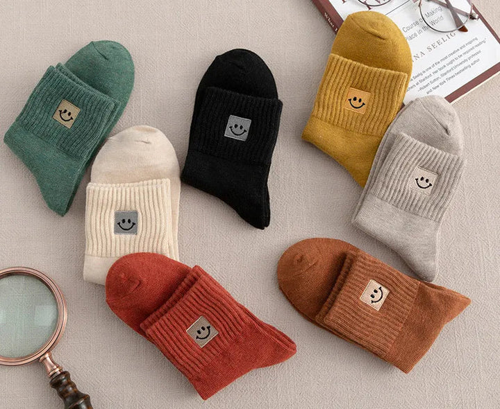 Zachte comfortabele dames sokken met vrolijke glimlach, een must-have mode accessoire.