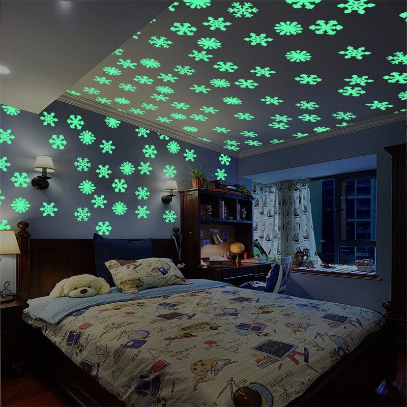 Lichtgevende sneeuwvlokken muurstickers voor kinderkamer decoratie, glow in the dark effect.