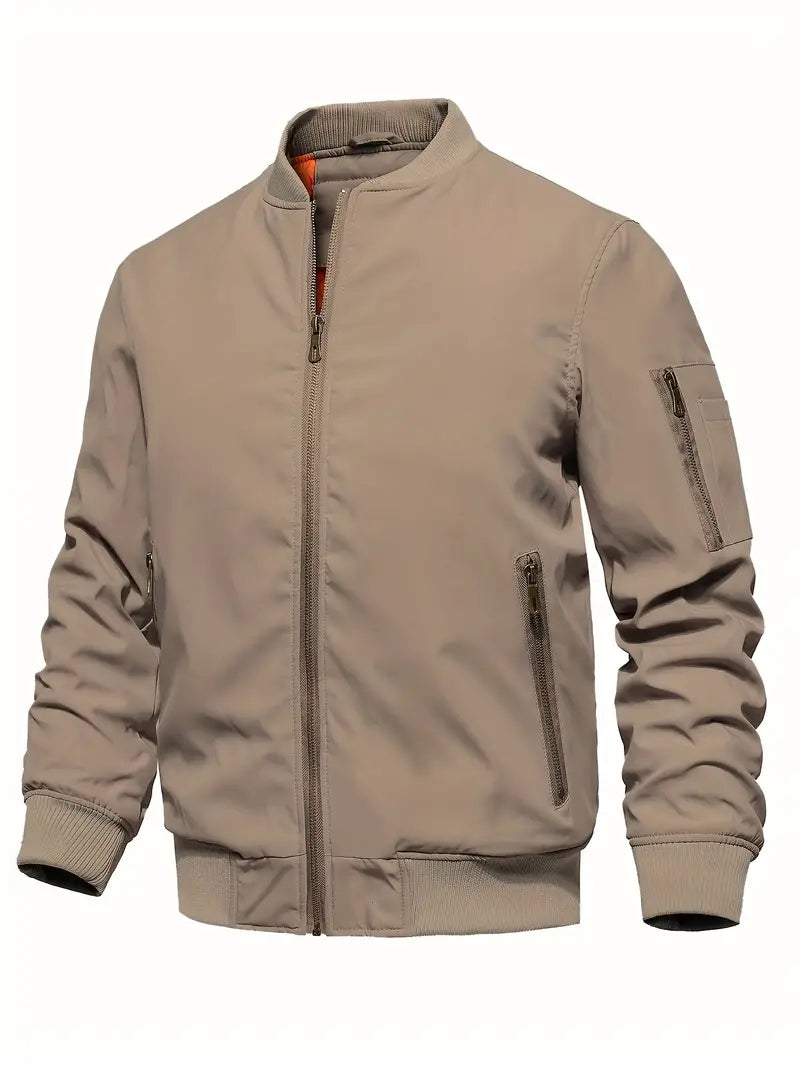 Lichtgrijze klassieke heren tussenjas, comfortabel en stijlvol. Ideale mannenmode bovenkleding.
