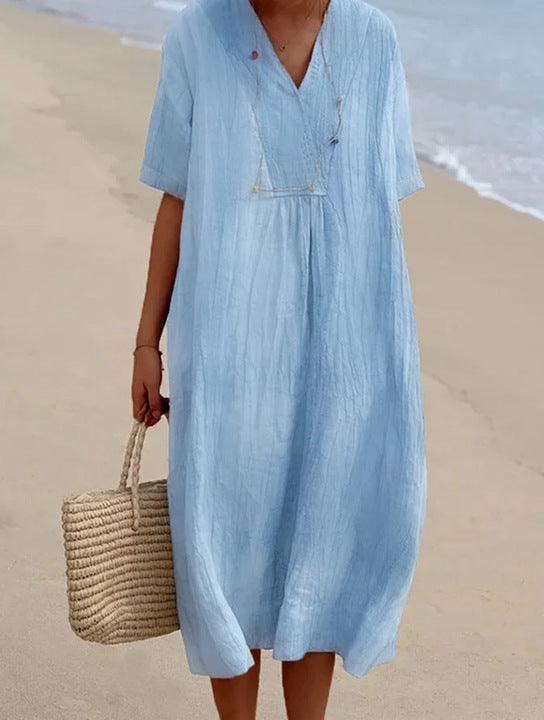 Vrouwen mode: comfortabele zomer strandjurk met V-hals en korte mouwen, ideaal voor een ontspannen look.
