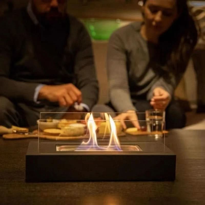 Compacte FlameGlow bio-ethanol sfeerhaard, draagbaar voor gezellige momenten binnen of buiten.