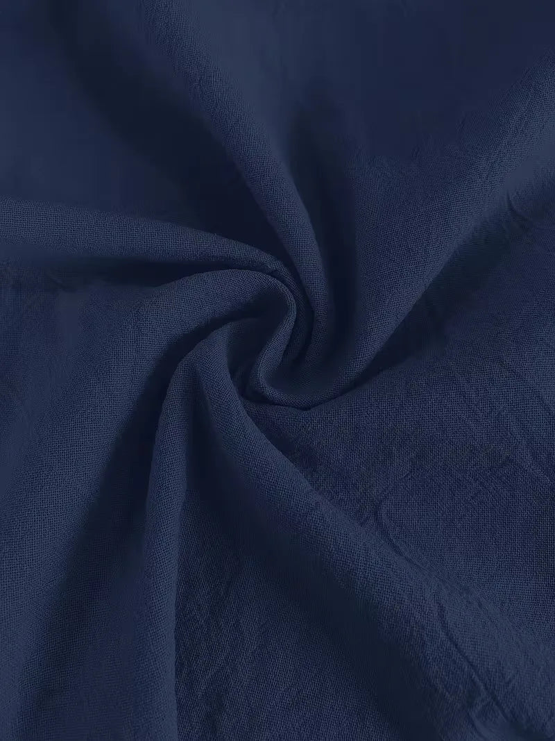 Heren shirt met korte mouwen, deel van een tweedelige zomeroutfit met een comfortabele bijpassende broek.