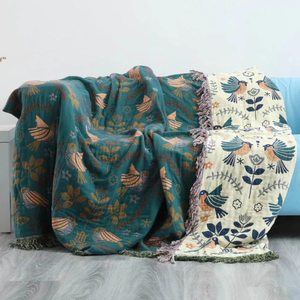 Zachte katoenen woondeken met omkeerbaar vogelpatroon. Een gezellige Scandinavische plaid voor elke kamer.