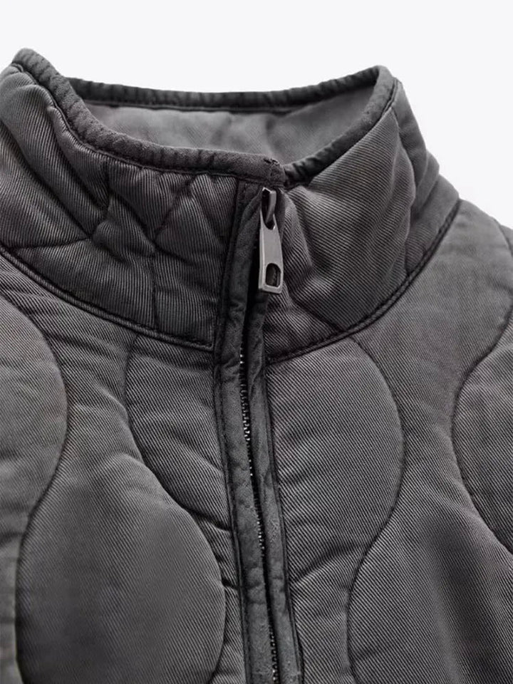 Stijlvolle dames winterjas met comfy vintage design. Ideale warme bovenkleding voor elegante wintermode.
