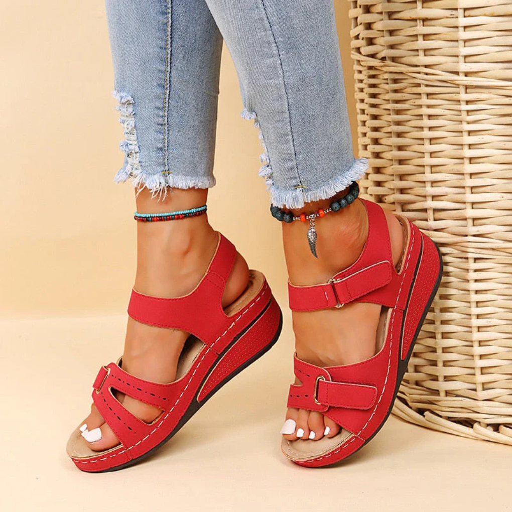 Modieuze dames sleehakken met klittenband, perfecte comfortschoenen voor lente- en zomerdagen.