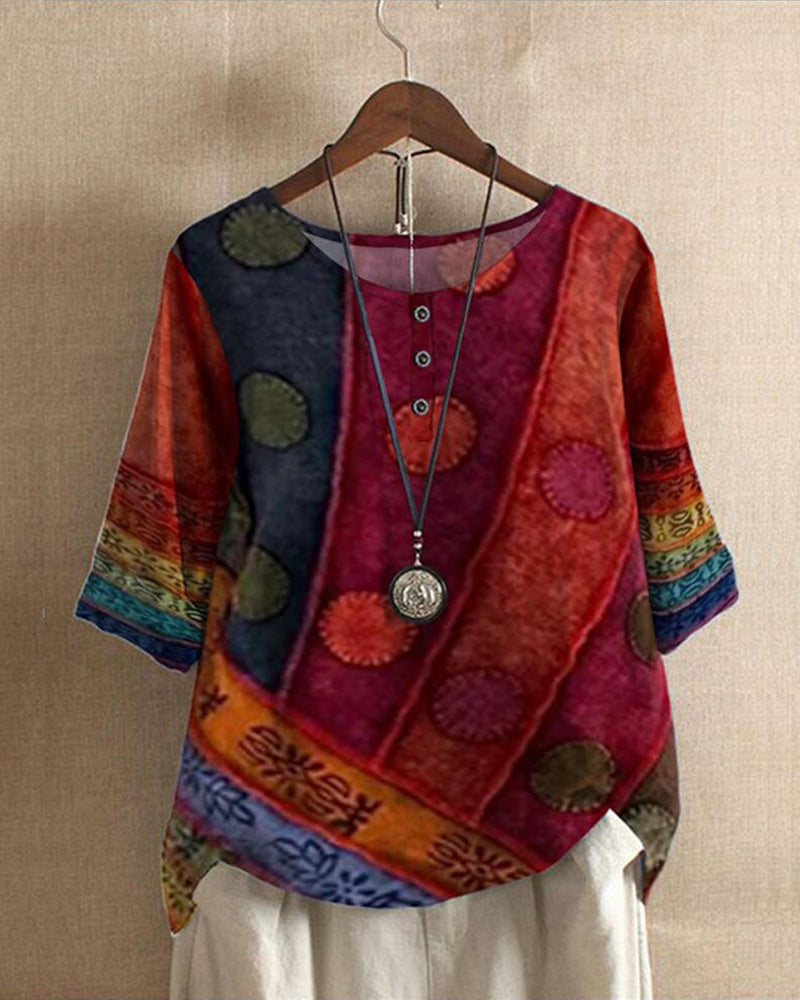 Dames vintage boho blouse met kleurrijke print en losse pasvorm, ideaal voor een casual of modieuze look.