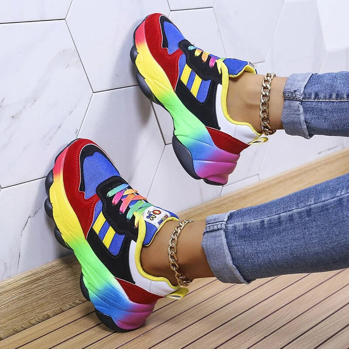 Dames orthopedische sneakers Zoë, ontworpen voor comfort, demping en voetondersteuning tijdens het wandelen.