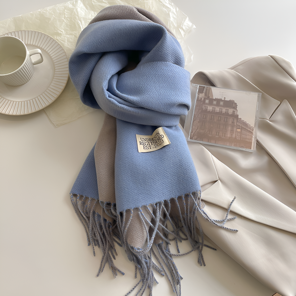 Veelzijdige winterwollen sjaal, effen van kleur, ideaal voor een comfortabele en modieuze look.