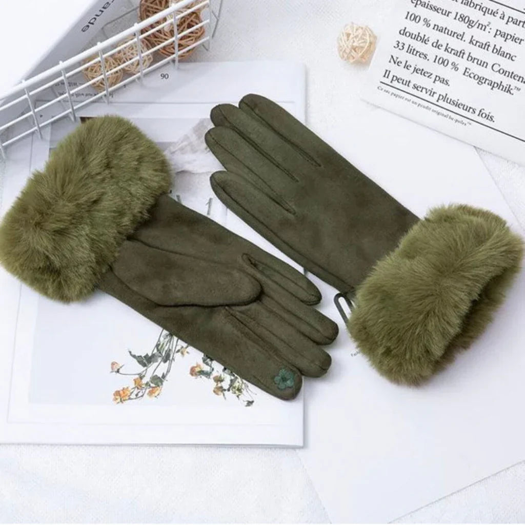 Modeaccessoire: elegante suède handschoenen met zacht imitatiebont voor de winter.