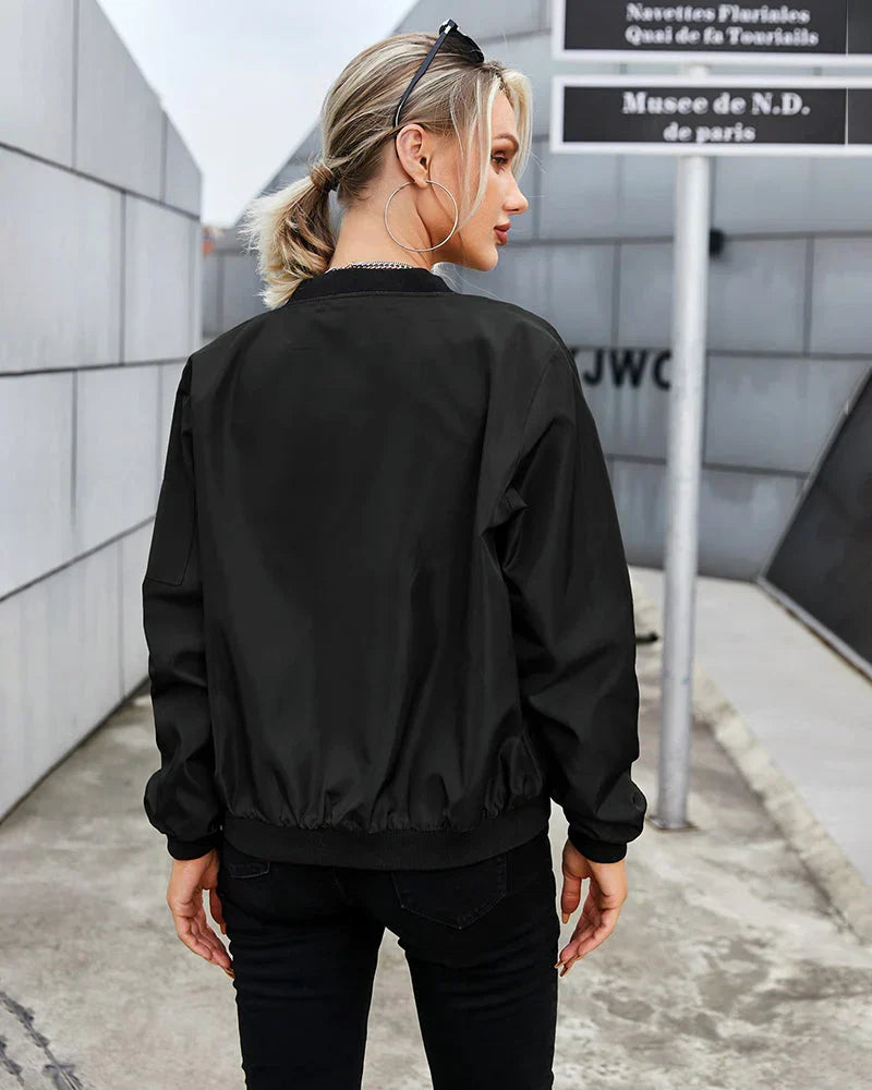 Moderne dames bomberjas, lichtgewicht en veelzijdig, voor een casual look.
