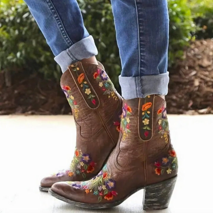Comfortabele waterdichte dameslaarzen in vintage cowgirl stijl. Geschikt voor festivals en buiten.