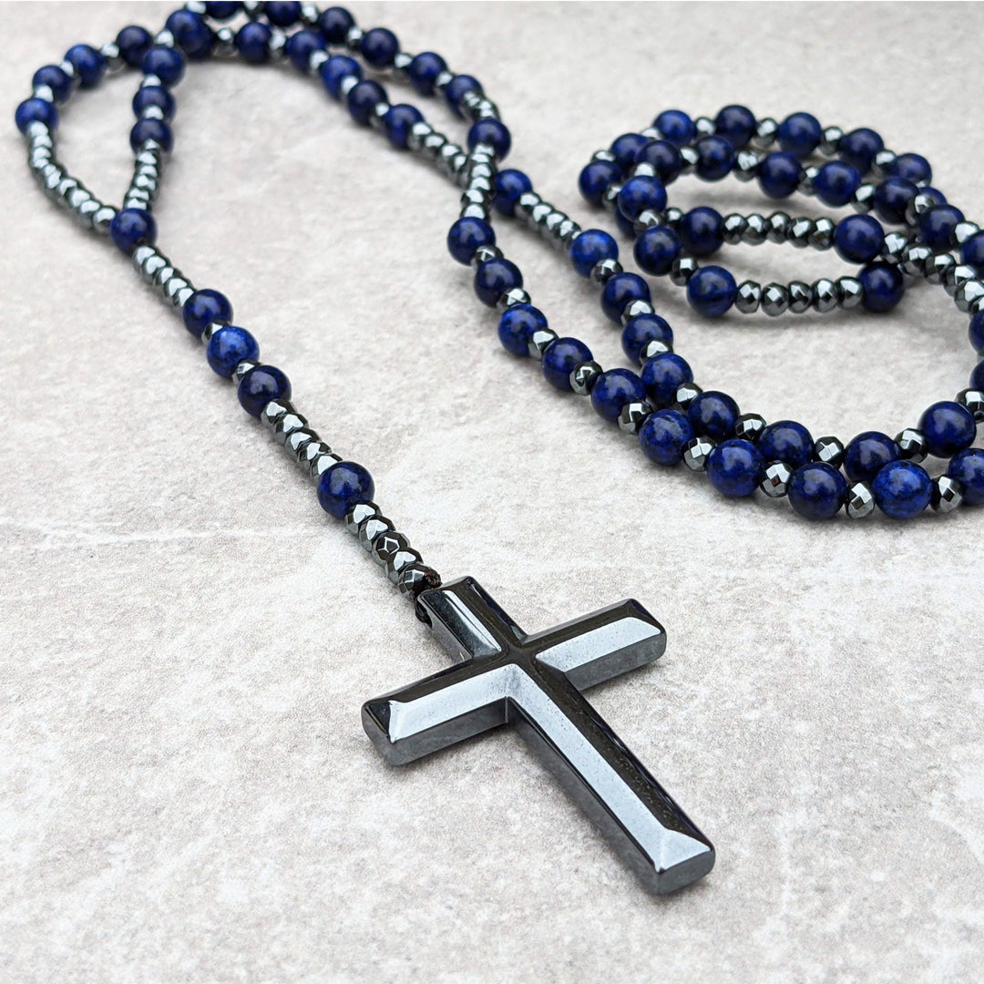 Beschermende tijgeroog & lapis lazuli mannen kruis rozenkrans halsketting. Krachtig edelsteen sieraad.