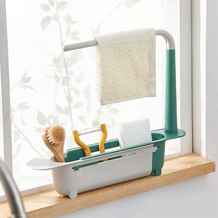 Slim design keukenrek van plastic; jouw oplossing voor een rommelvrije spoelbak. Met handdoekhouder en ruimte voor zeep.