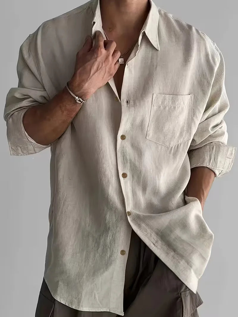 Beige casual heren overhemd V-hals, lange mouwen. Regular fit, perfect voor lente/zomer en vakantie.