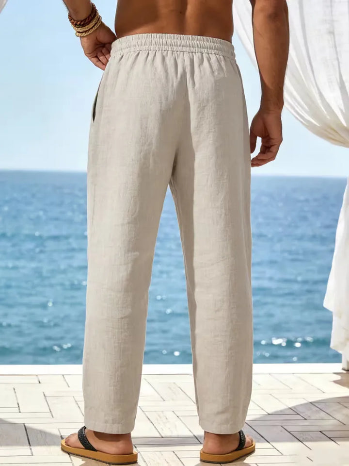 Stijlvolle beige linnen heren chino, rechte pijp. Elastische tailleband voor moeiteloze elegantie.