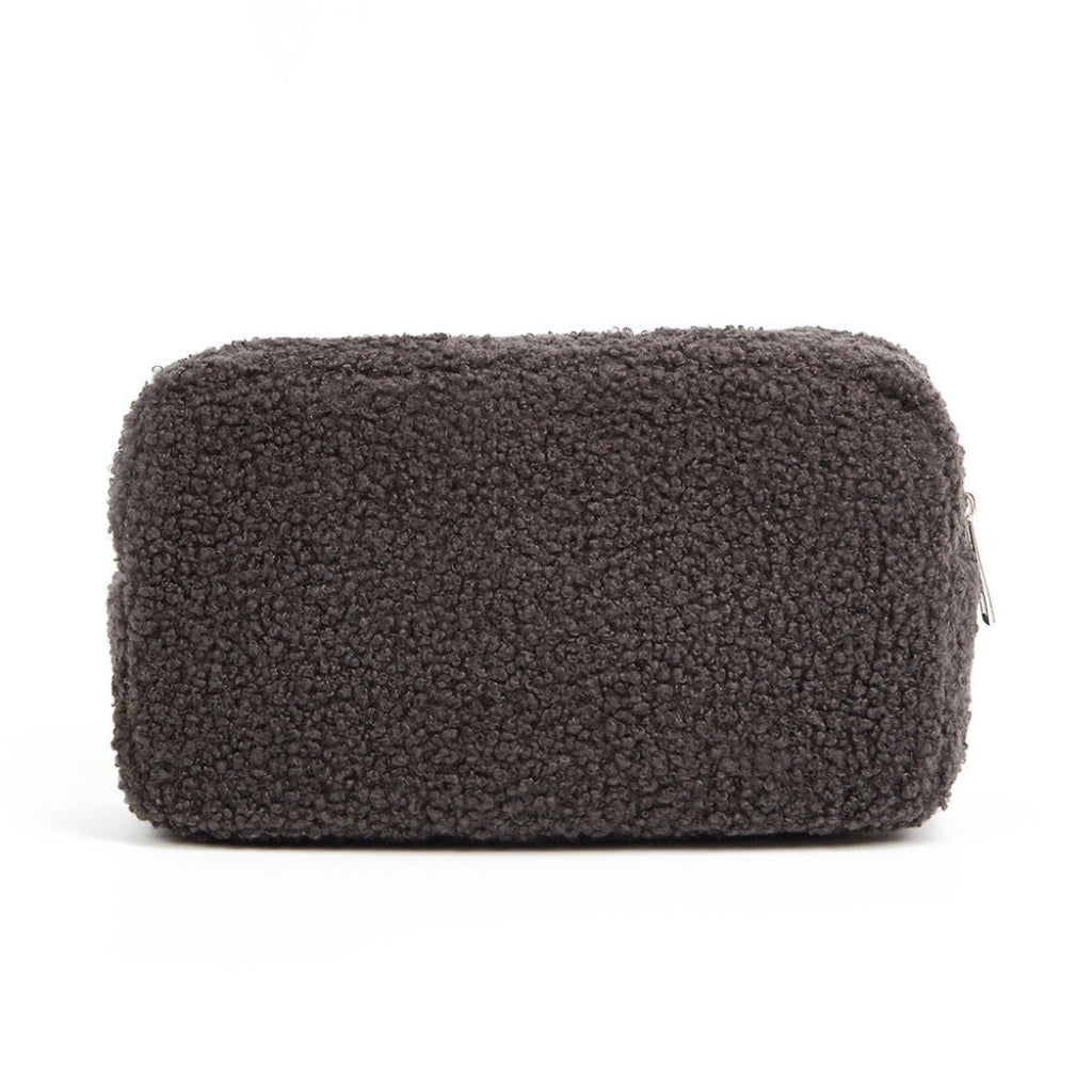 Grijze fluwelen make-uptas, een praktische en elegante cosmetische organizer voor dames beauty producten.