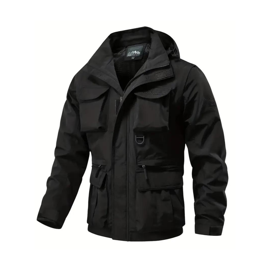 Khaki heren jas, waterafstotend, lichtgewicht en comfortabel. Ideaal als lente- of herfstjas met capuchon.