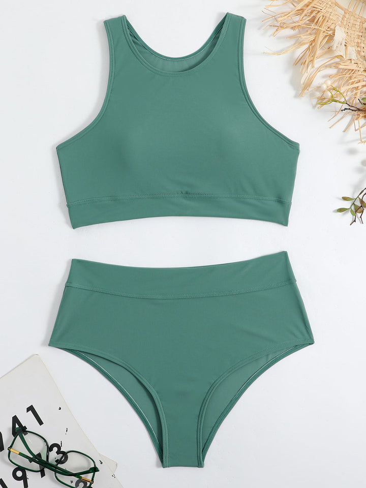 Actieve dames sportbikini: high-waist voor bedekking, racerback top voor comfort. Ideaal voor zwemmen en sport.