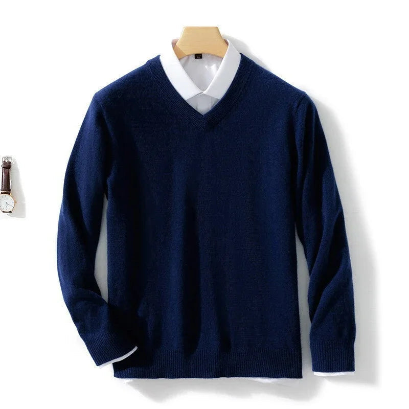Comfortabele heren V-hals trui voor lente en herfst. Klassieke kleding met een moderne, stijlvolle twist.