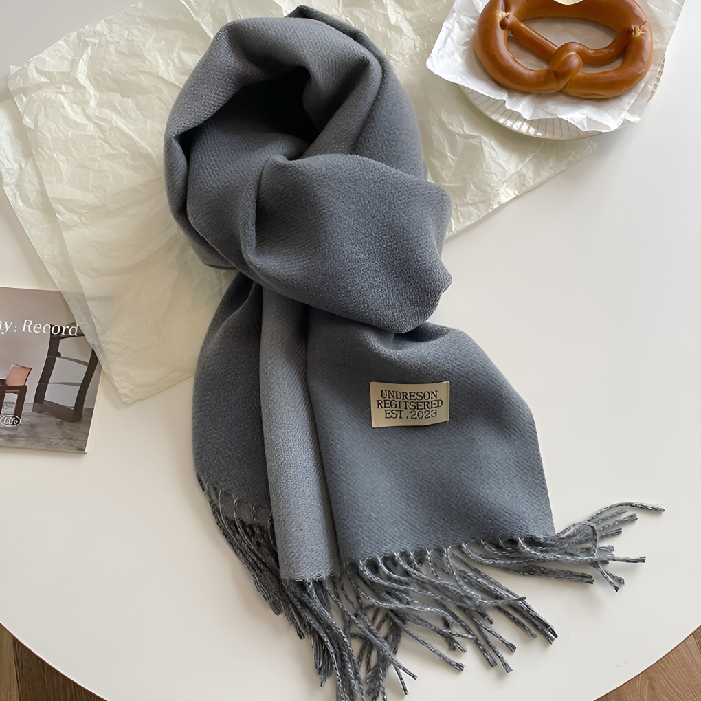 Warme dames sjaal van hoge kwaliteit wol, perfect voor koude winterdagen en stijlvolle looks.