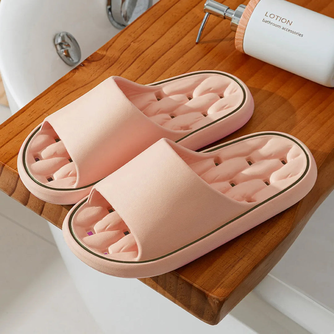 Zachte uniseks comfort slippers met extra dikke zool, biedt demping en grip voor thuis en vrije tijd.