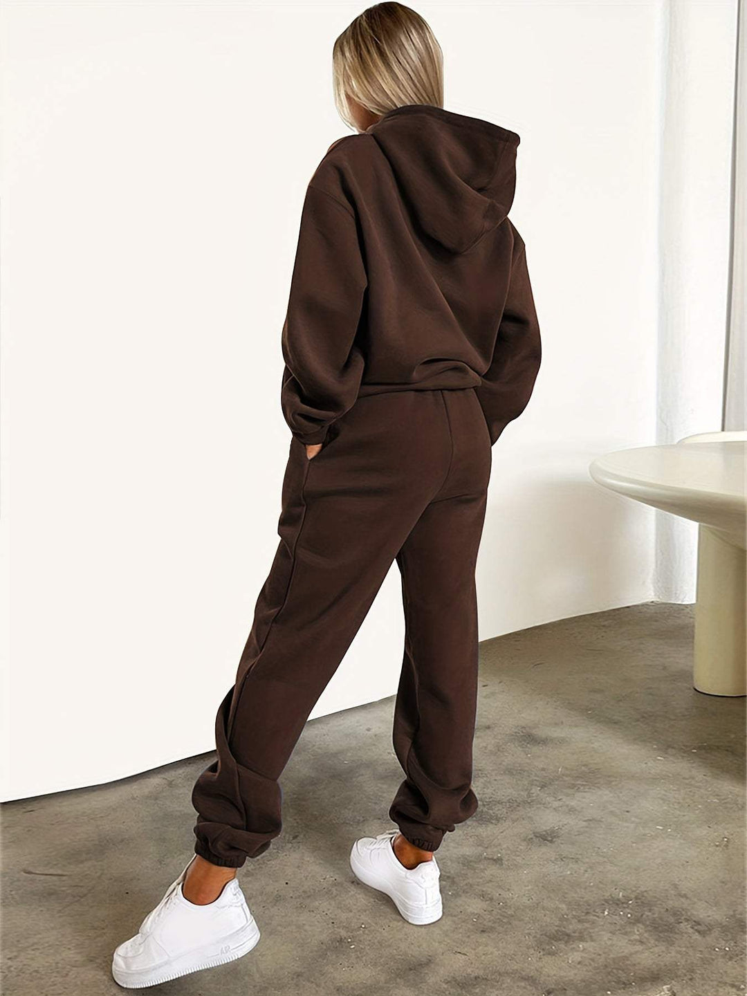 Trendy dames trainingspak, tweedelige set, onmisbaar voor een casual en comfortabele vrouwenmode outfit.