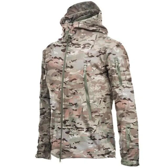 Praktische borstzakken van een stoere heren militaire winterjas, ideaal voor outdoor spullen.