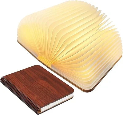 Gesloten StoryGlow opvouwbare boekenlamp, compact en elegant als decoratief woonaccessoire.