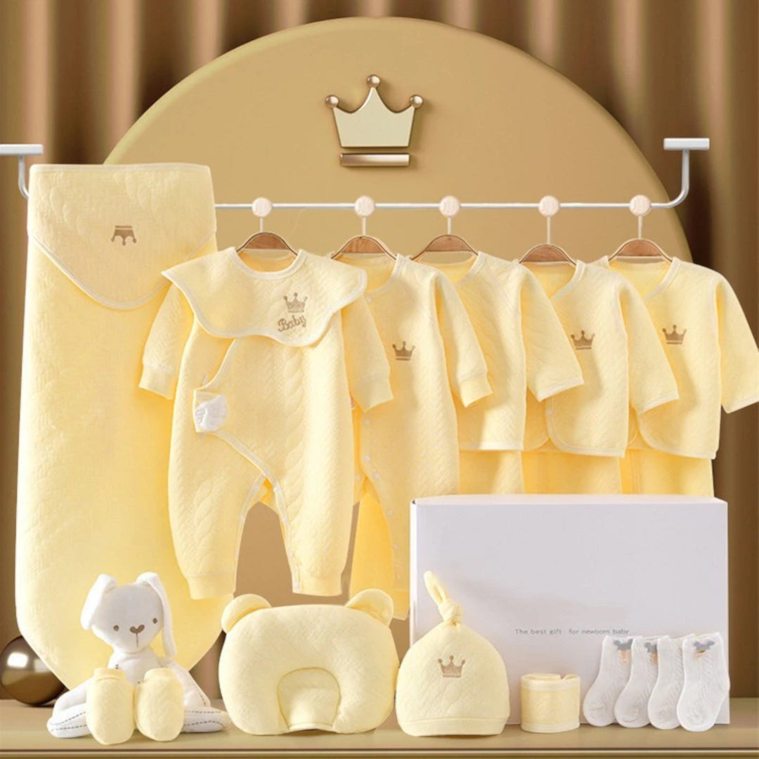Neutrale comfortabele babykleding set, zachte materialen voor de delicate huid van pasgeborenen.