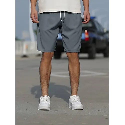 Stijlvolle korte broek voor heren met hoge taille. Comfortabel en ademend, essentieel voor zomer.