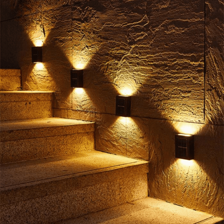 Solaria Luxe warmwit LED buitenlampen, perfect als draadloze muurlamp of sfeervolle tuinverlichting.