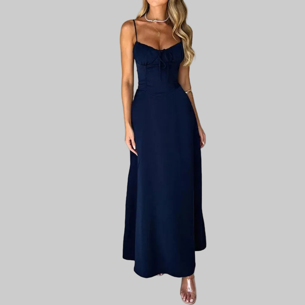 Comfortabele zomerjurk voor dames, A-lijn model met sexy open rug en verfijnde vetersluiting.