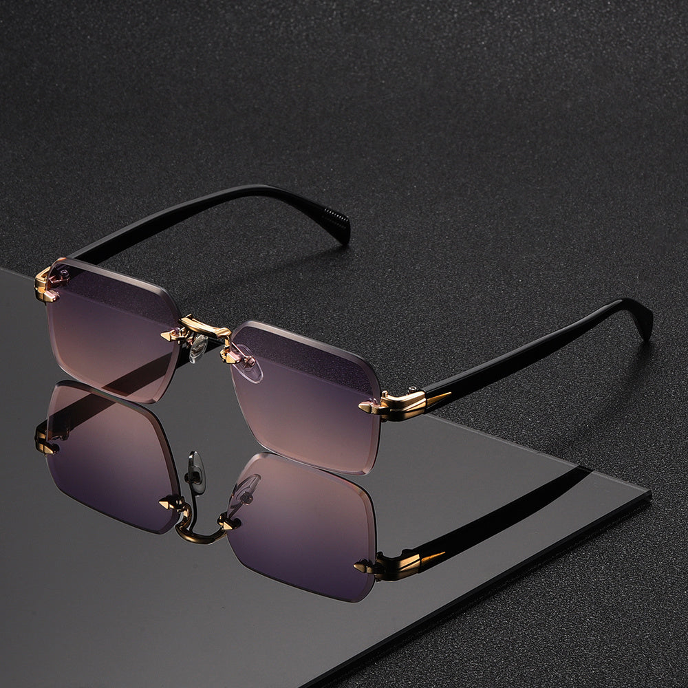 Discreet randloze vierkante herenbril. Modern design voor een subtiele, elegante uitstraling.