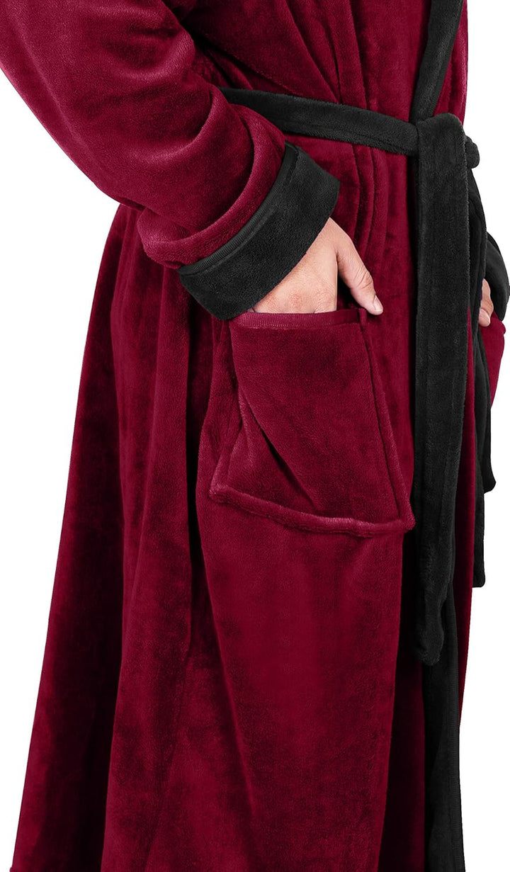 Comfortabele heren badjas van pluche fleece, met capuchon, zacht en behaaglijk.
