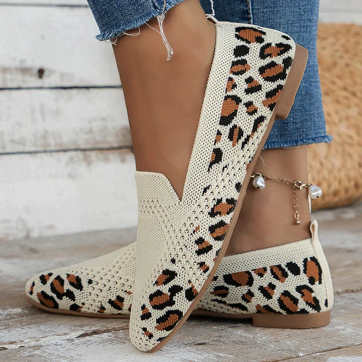Platte antislip dames schoenen van Isabella, ideaal voor voetpijn verlichting en dagelijkse activiteiten.