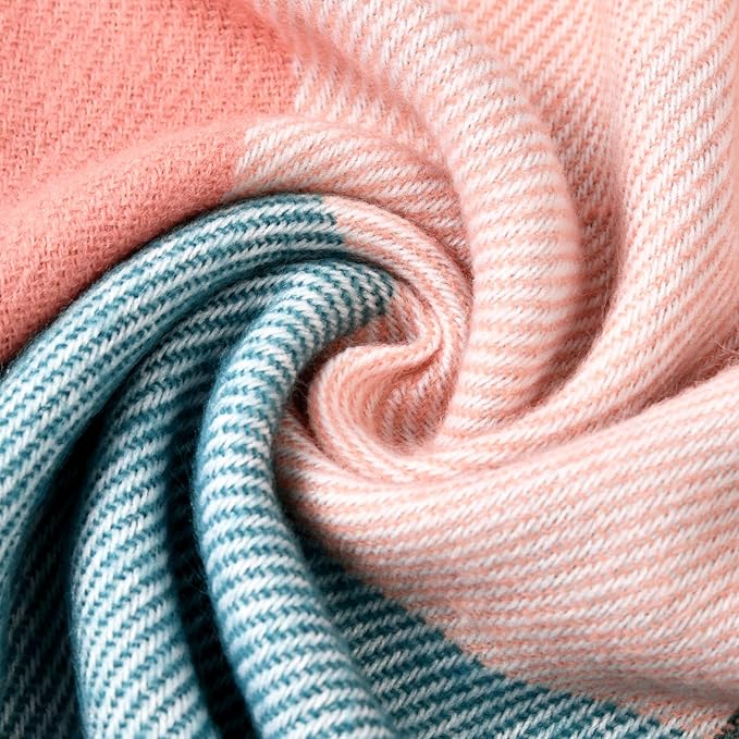 Dames sjaal van kasjmier, voelt fluweelzacht. Warm, elegant en een must-have voor de winter.