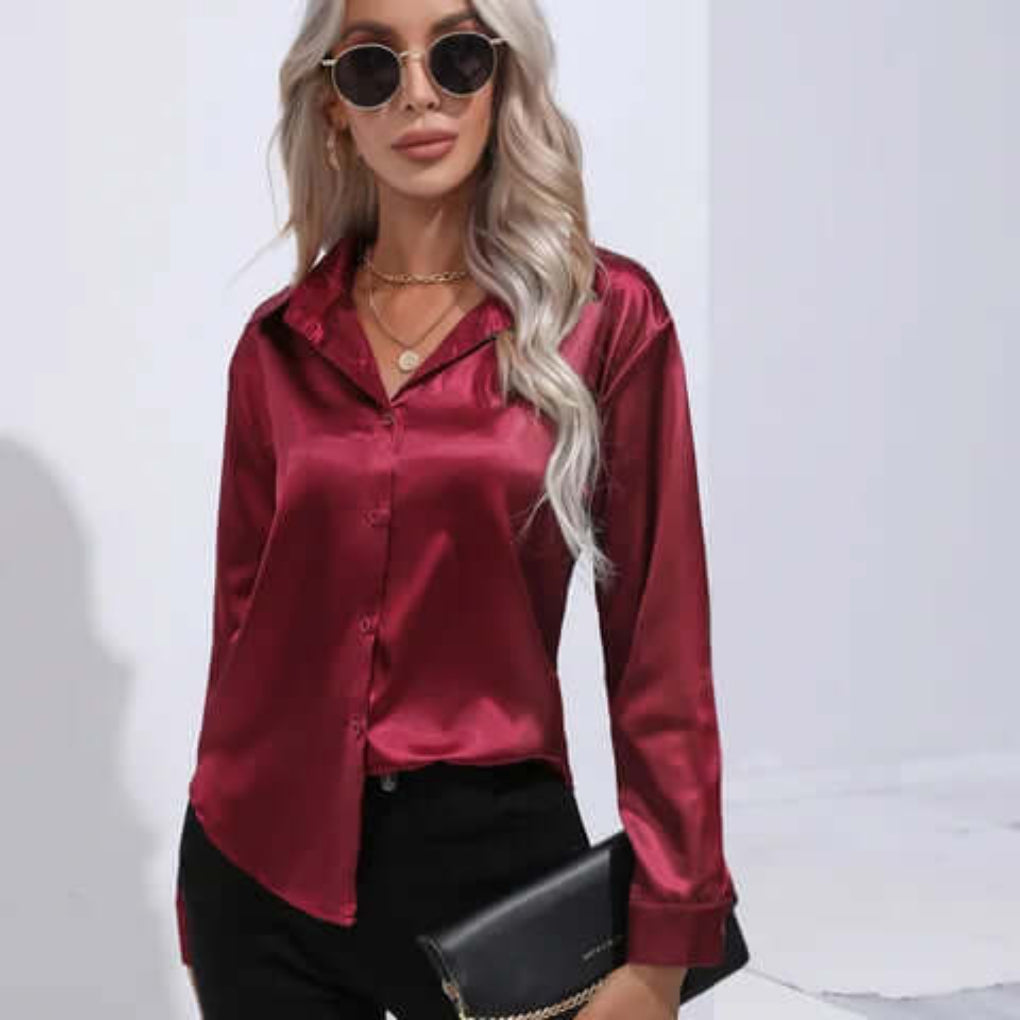 Stijlvolle damesblouse, lange mouwen, losse pasvorm, glanzend en comfortabel.