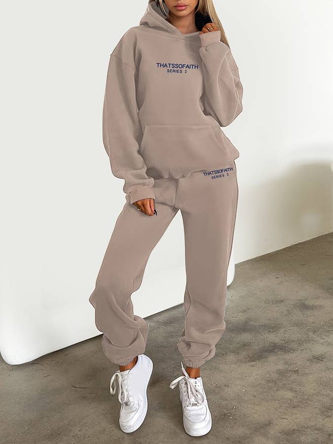 Blauwe casual dames hoodie en joggingbroek set. Stijlvolle en comfortabele keuze voor elke dag.