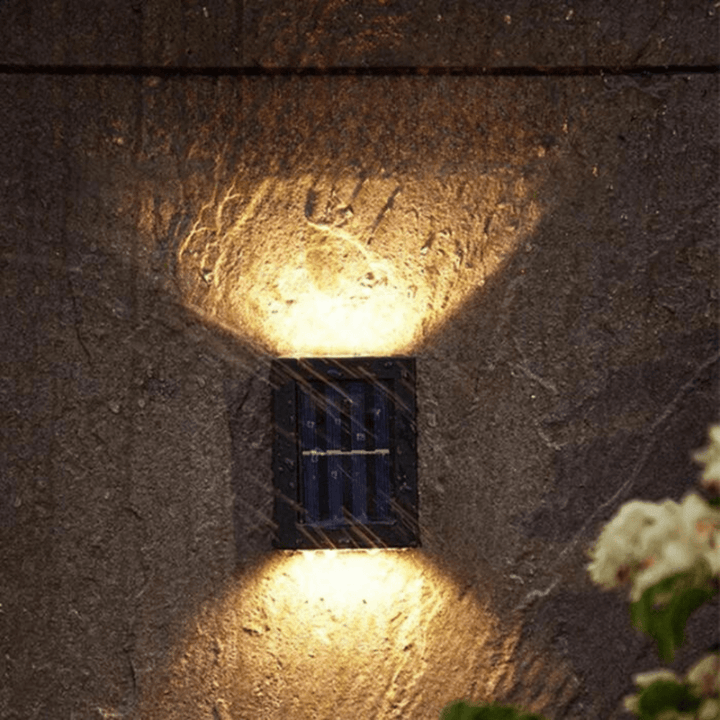 Set Solaria Luxe draadloze zonnelampen voor warmwit LED buitenverlichting. Weerbestendig en energiezuinig.