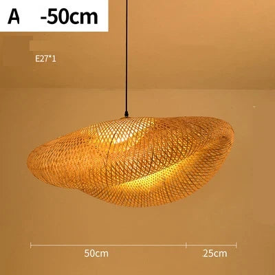 Sfeervolle rotan hanglamp met een bohemian twist. Ideaal als blikvanger boven de eettafel.