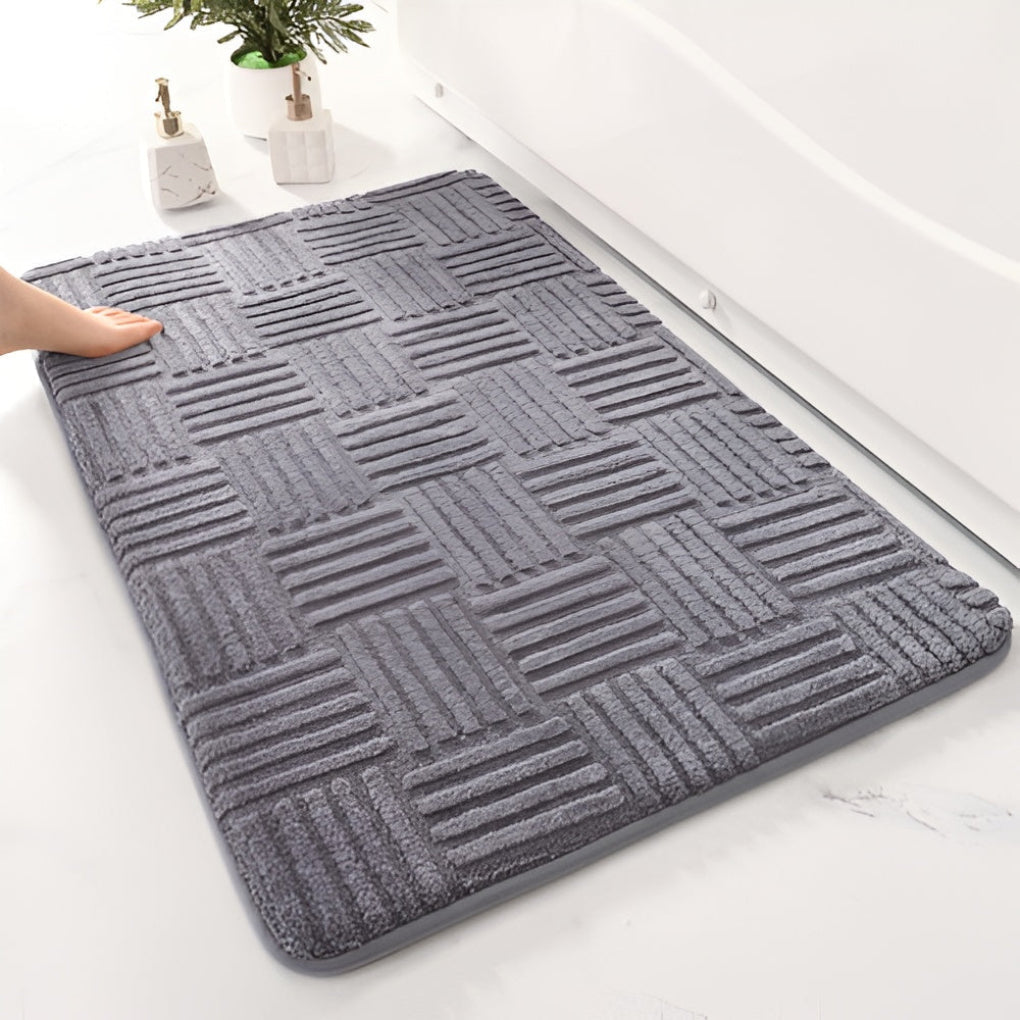 Luxe shaggy katoenen badmat in grijs, ultra-zacht en super absorberend, voor comfort in elke badkamer.