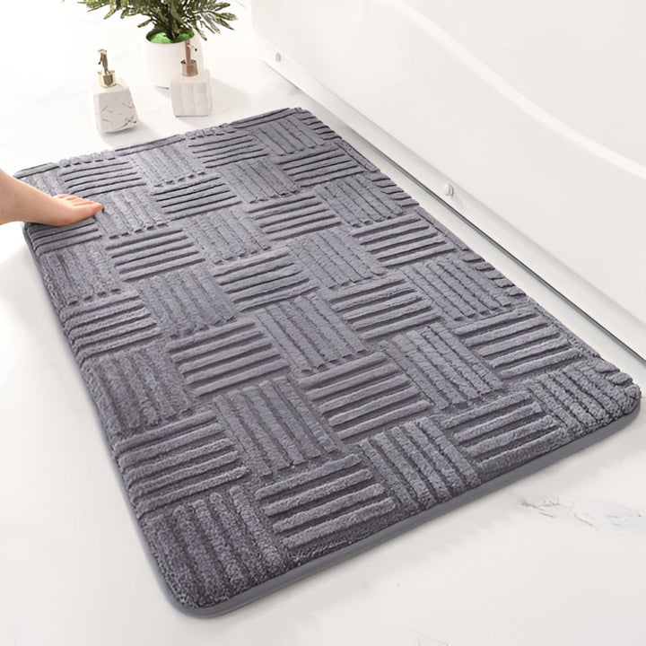 Luxe shaggy katoenen badmat in grijs, ultra-zacht en super absorberend, voor comfort in elke badkamer.