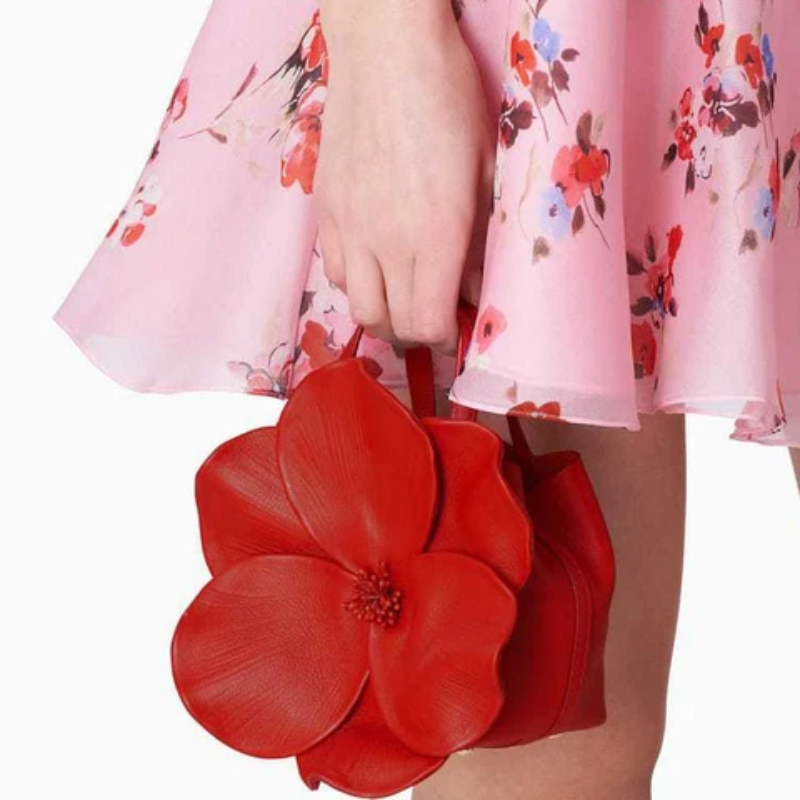 Zwarte mini handtas voor dames met elegant bloemenpatroon, een compacte en trendy schoudertas.