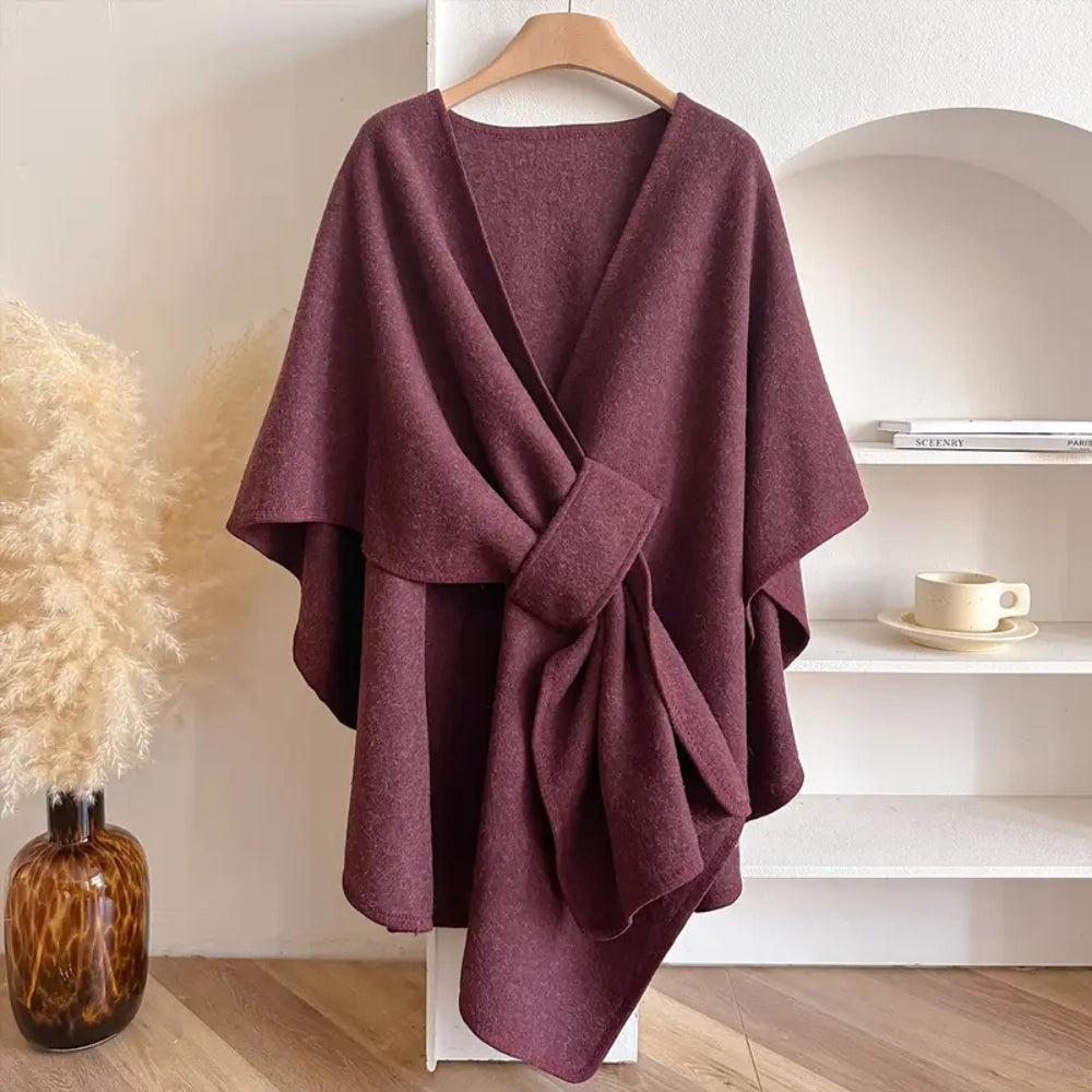Modieuze Celeste dames omslagdoek, winddicht en warm. Ideale sjaal en poncho voor herfst/winter mode.
