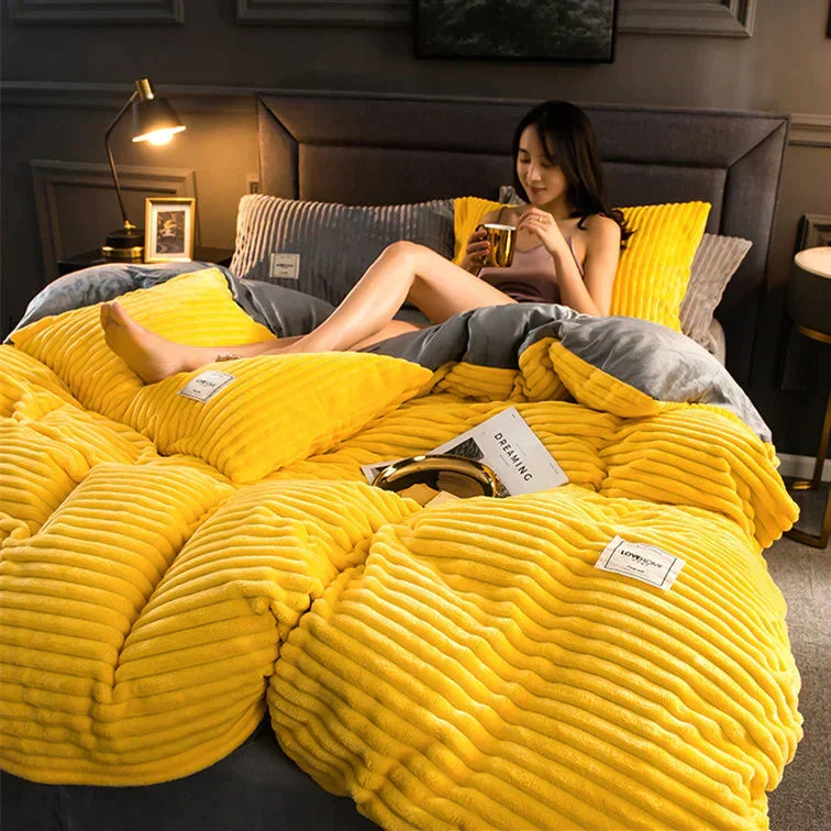 Close-up van de rijke, zachte stof van het DreamWeave fluweel fleece dekbedovertrek. Luxe beddengoed.