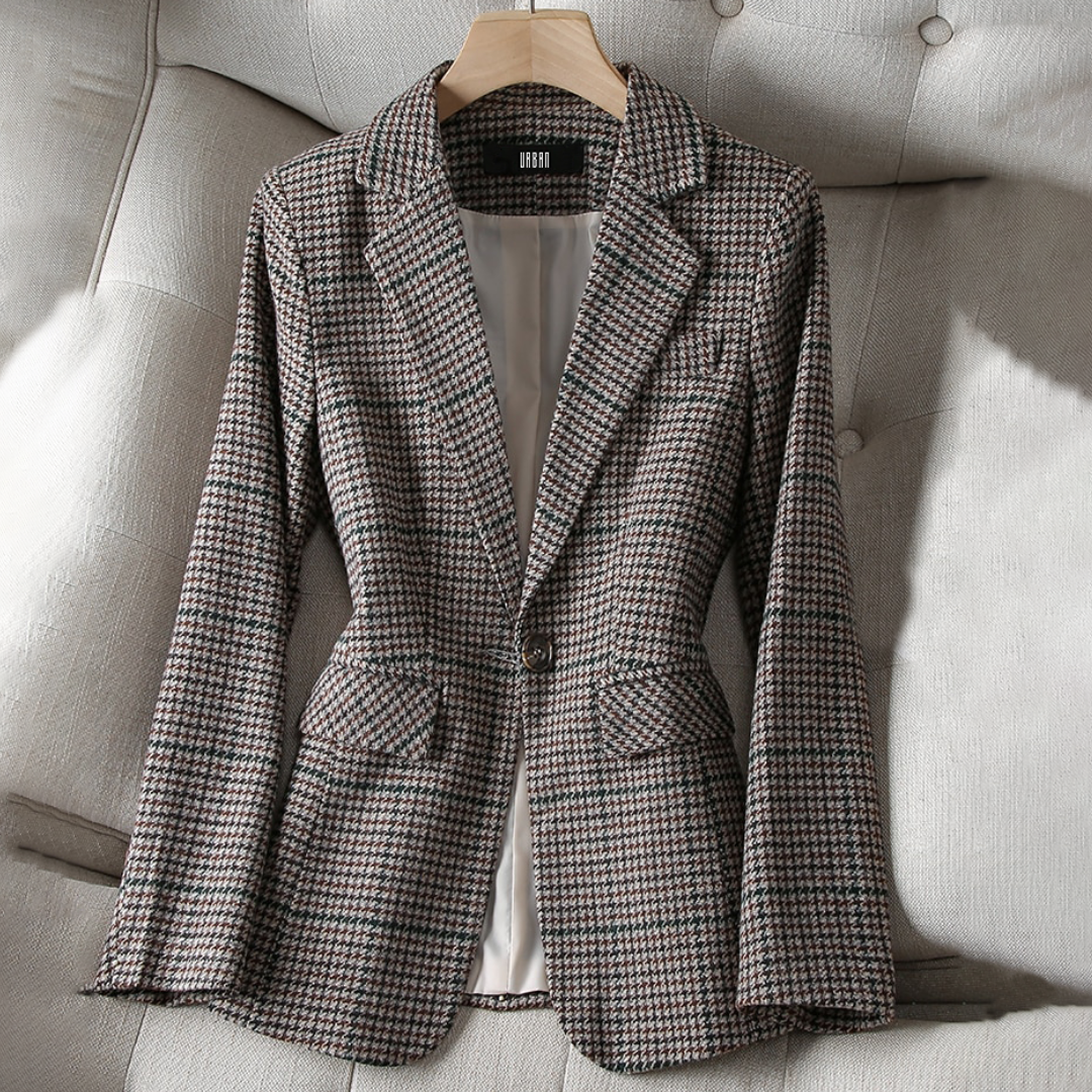Luxe geruite damesblazer, elegant en stijlvol voor zakelijke of casual gelegenheden in lente/herfst.