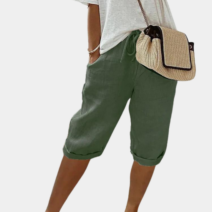 Lichtgewicht en ademende dames shorts, geschikt voor zomerse dagen, strand en actieve vakanties.