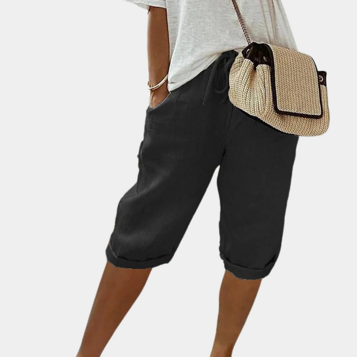 Comfortabele dames zomershorts van ademend materiaal, perfect voor ontspanning en actieve buitenactiviteiten.