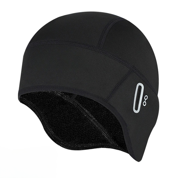 Uniseks SportShield cap voor warmte en comfort tijdens outdoorsporten zoals fietsen en skiën.